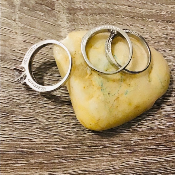 Beautiful 3pcs Ring, Making It Easy To Surprise Your Special Someone. - Picture 4 of 4